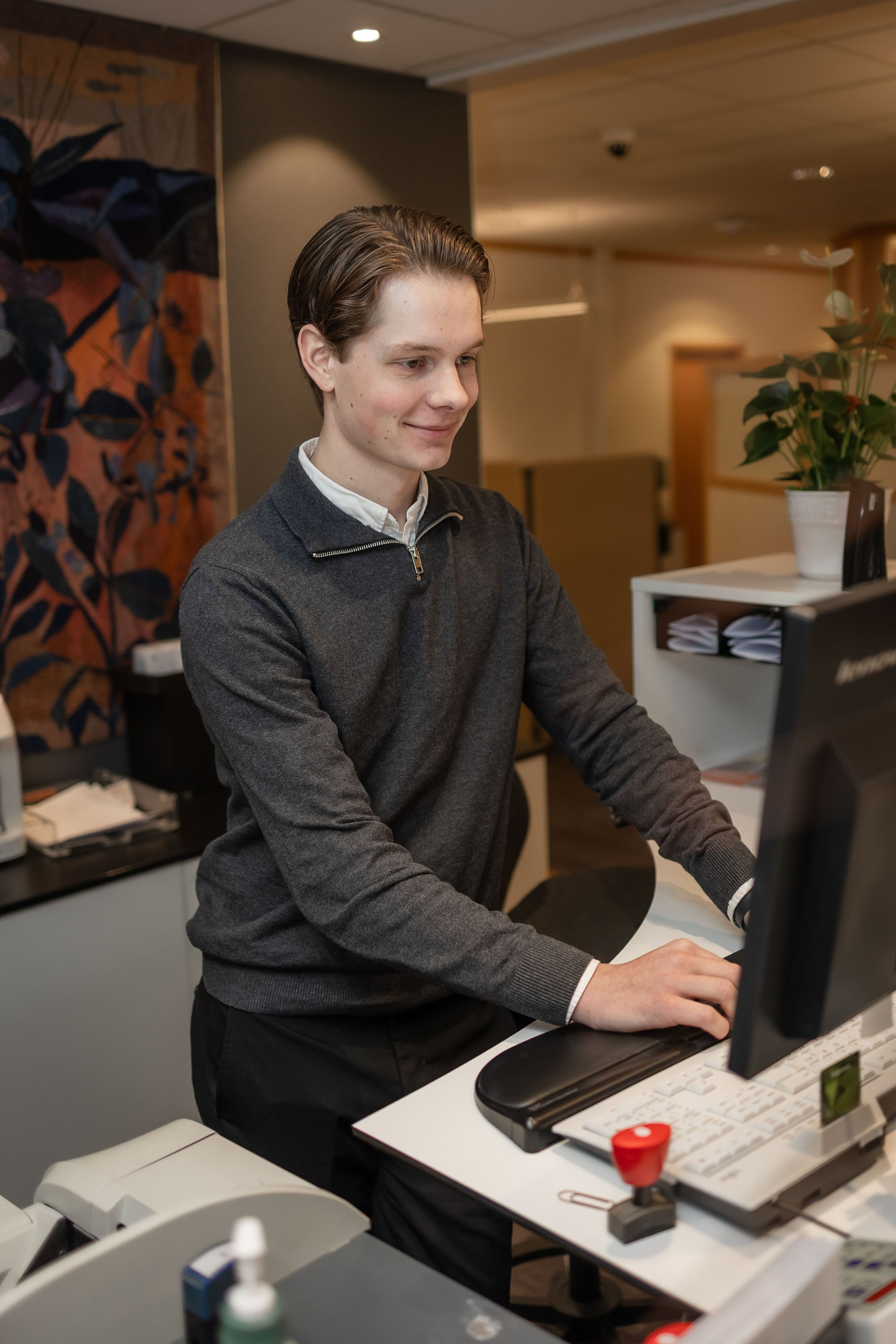 Människor möts på banken